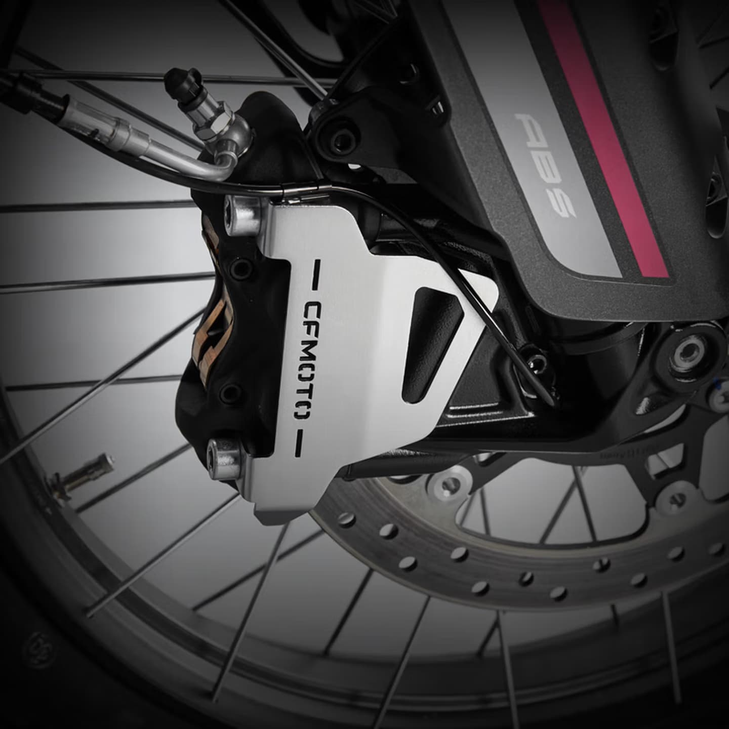 450MT 前刹车卡钳保护罩.avif