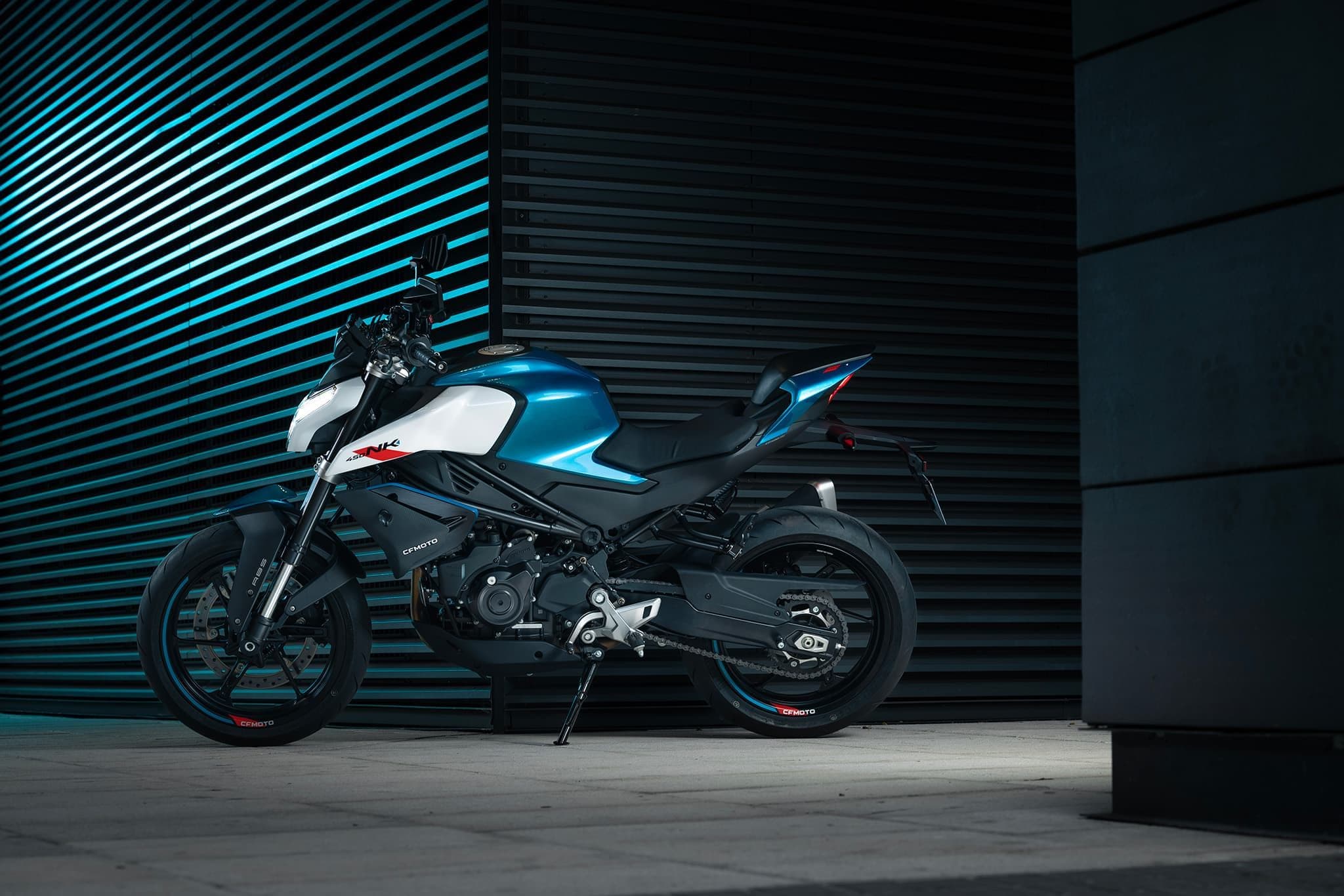 身材精悍小钢炮 就爱挑战小窄道