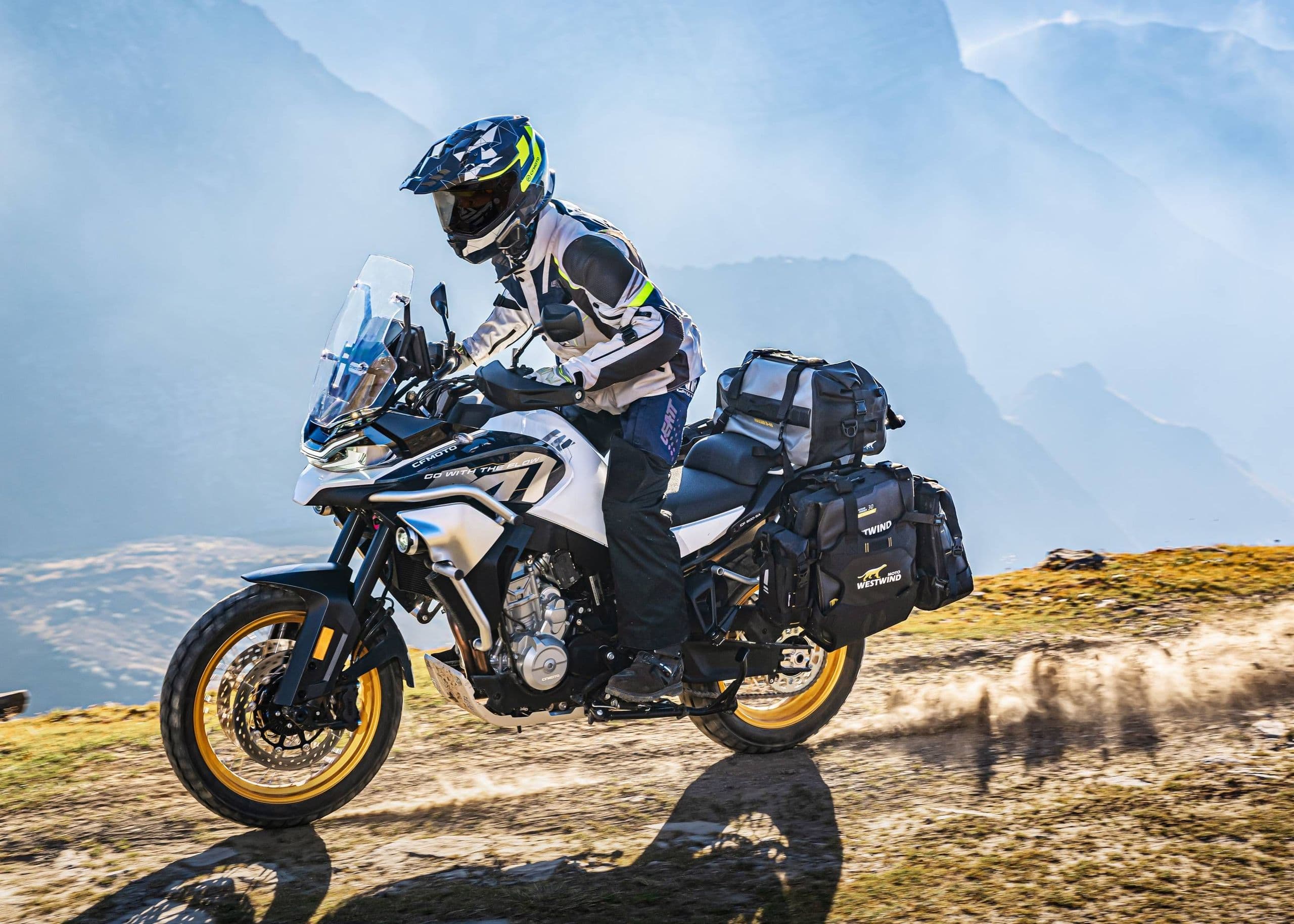 矫健身形，骑行勇猛精进