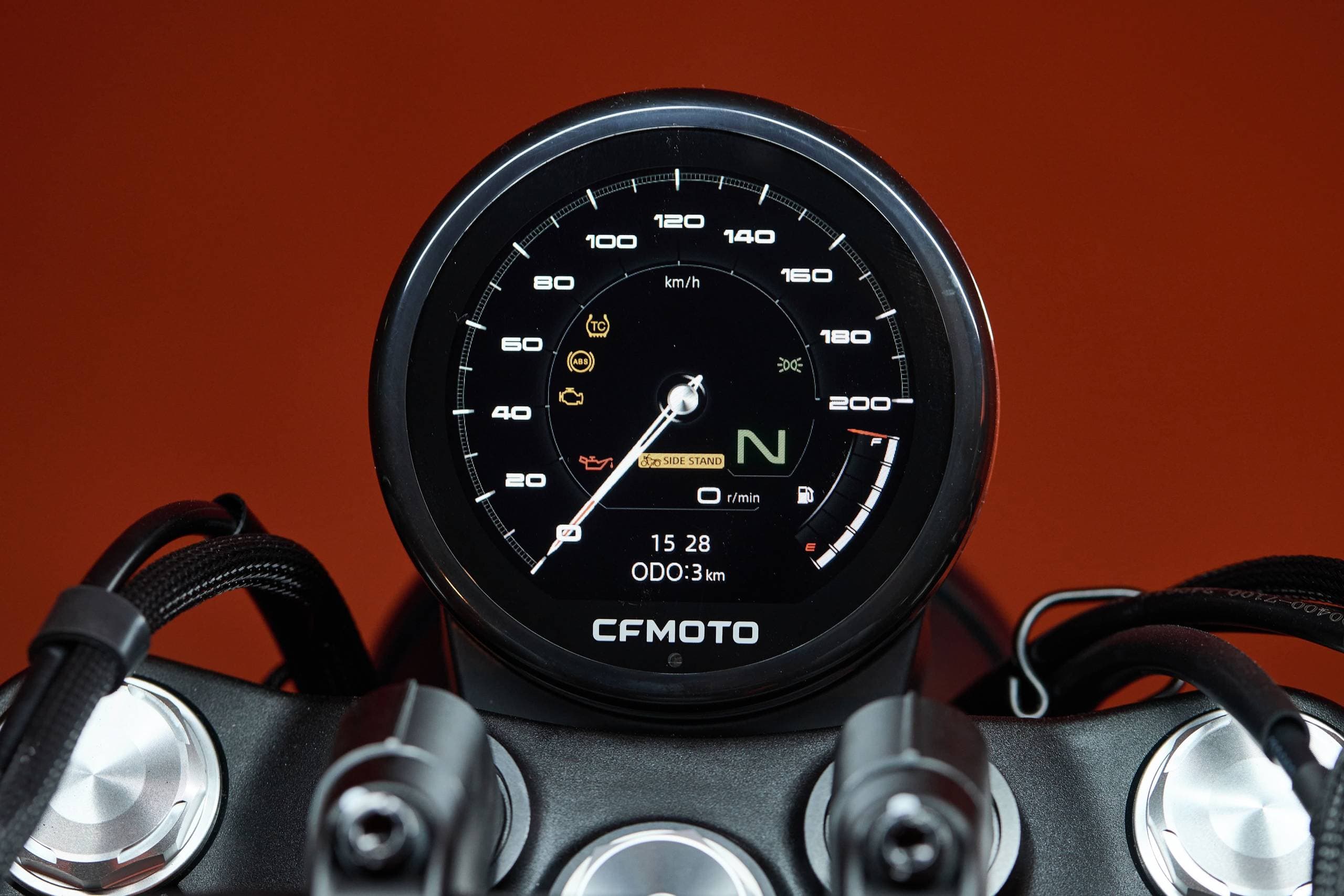 复古仪表科技加持，经典又“出圈”