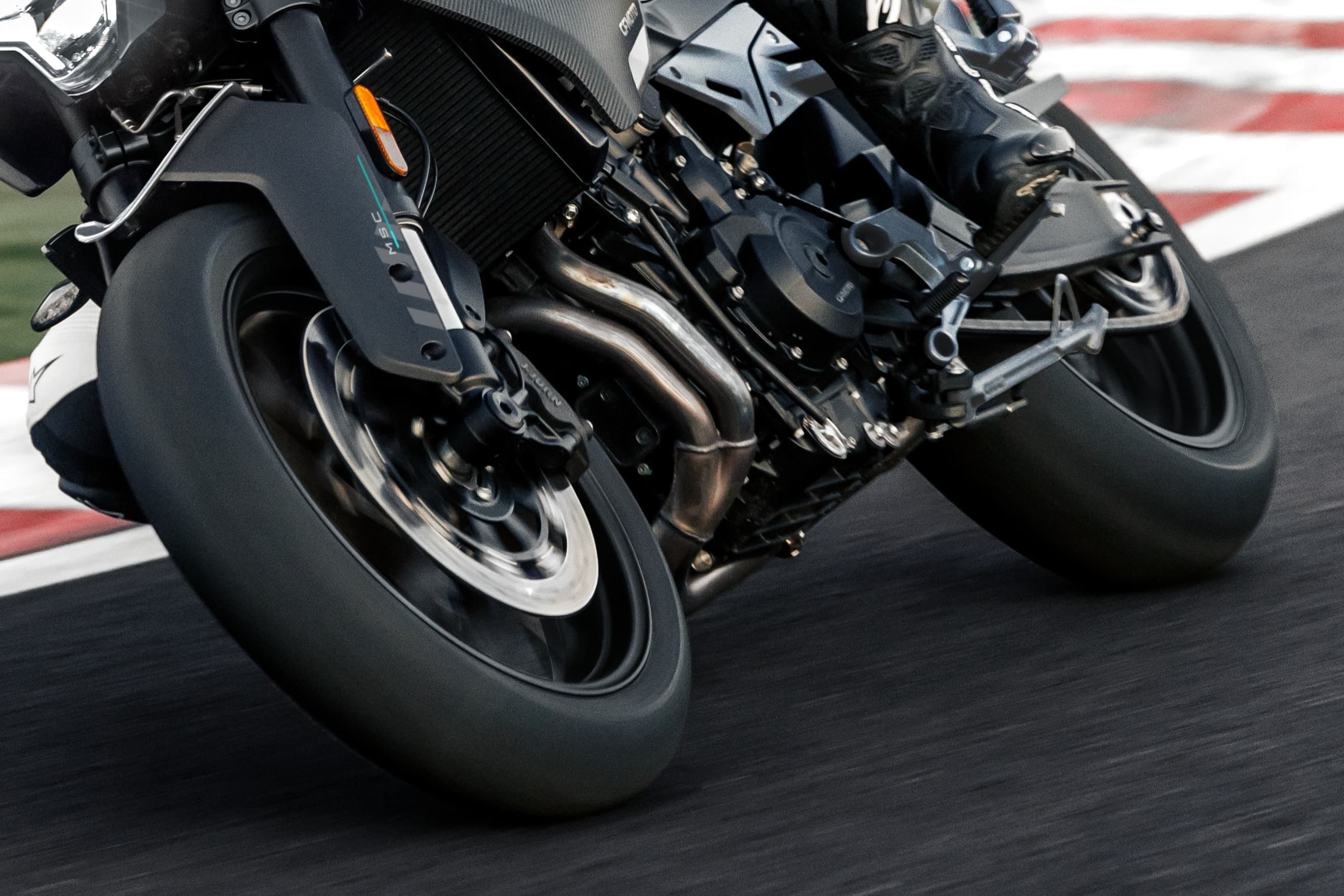 轮胎强如咬地鲨