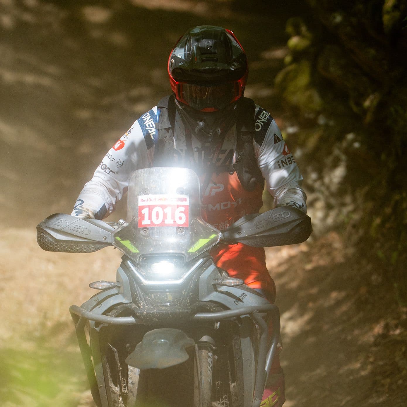 MT勇士集结!CFMOTO出战
红牛罗马尼亚越野挑战赛